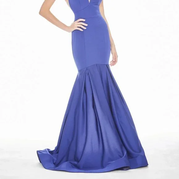 Ashley Lauren Form Fitted Mermaid Dress - Picture 2 of 6